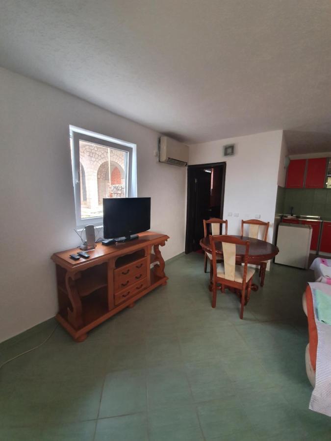 Leni Apartmani Dobre Vode Dobra Voda Luaran gambar